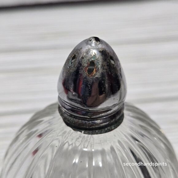 Vintage Crystal Salt Pepper Shakers Glass Fancy Lids are Tarnished - Picture 4 of 4